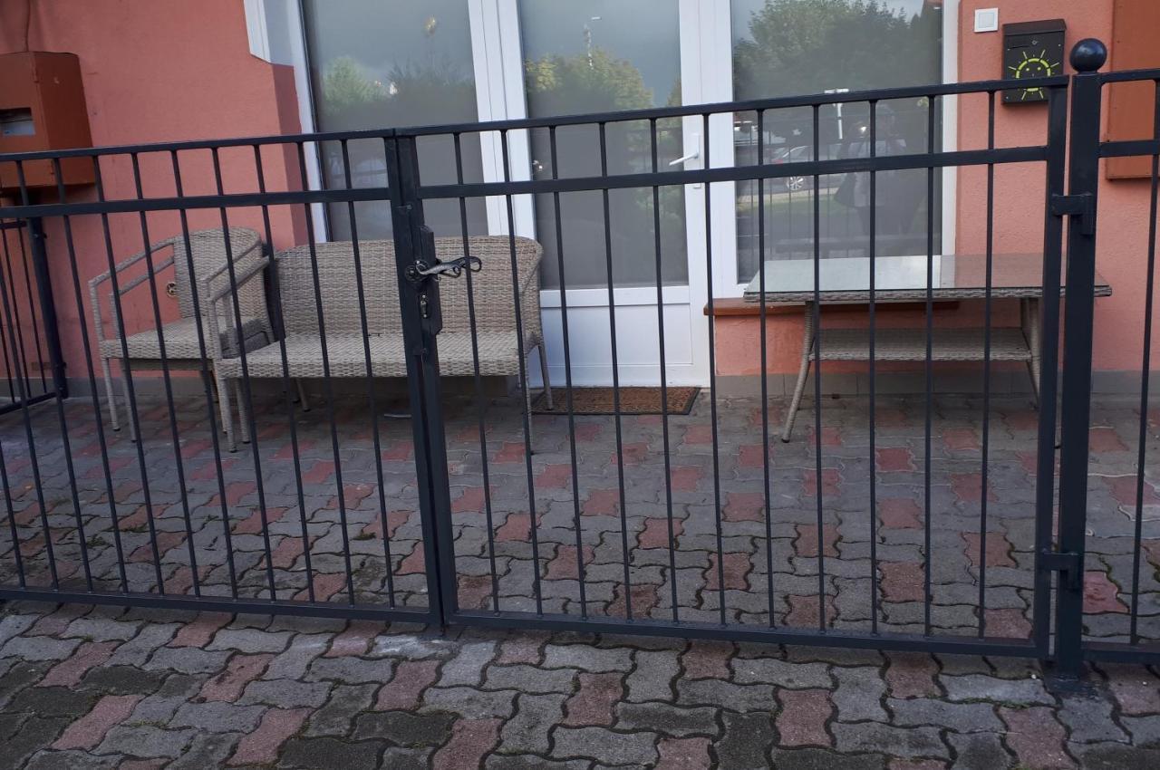 Kertvárosi Apartman II Tiszaujvaros Exterior foto