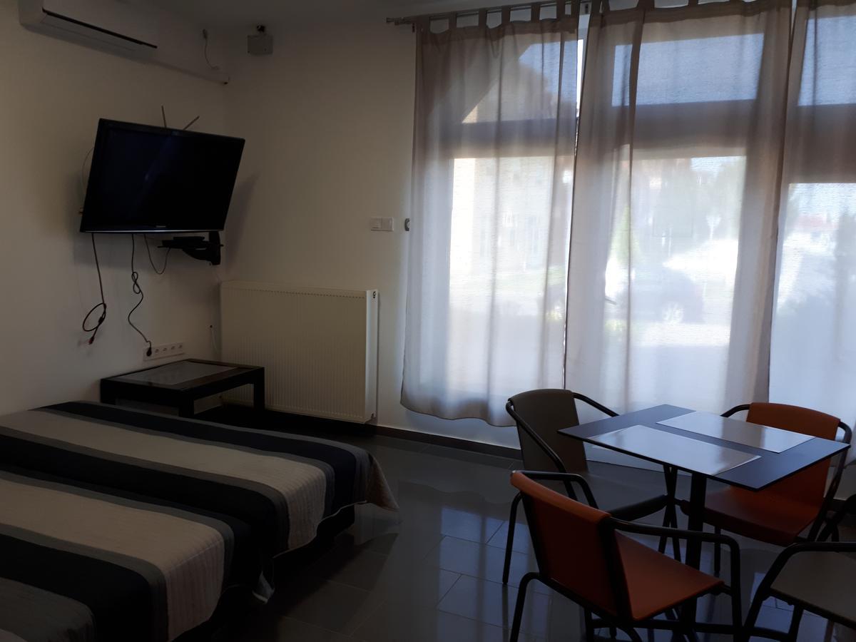 Kertvárosi Apartman II Tiszaujvaros Exterior foto