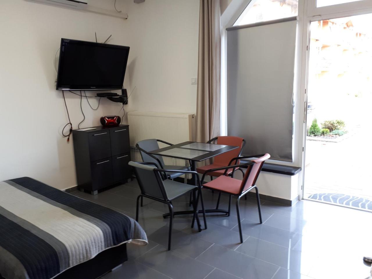 Kertvárosi Apartman II Tiszaujvaros Exterior foto