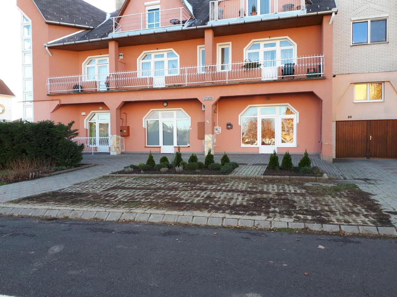 Kertvárosi Apartman II Tiszaujvaros Exterior foto